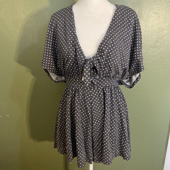 The Native One Women’s Gray Polka Dot Romper Sz M Keyholes Flutter Sleeve Soft - Picture 1 of 11